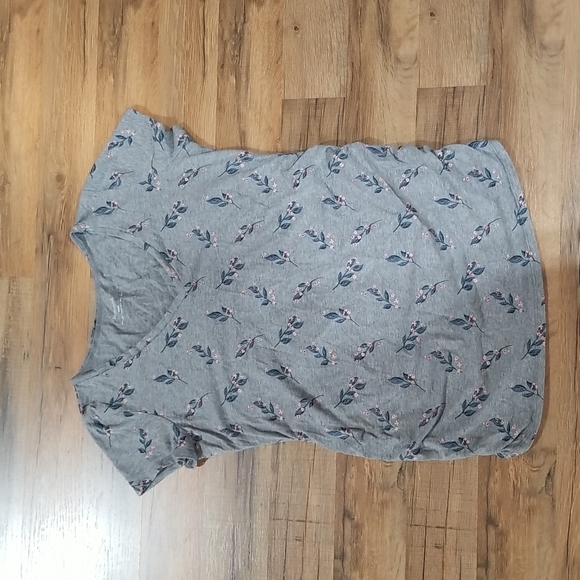 MOTHERHOOD MATERNITY Gray Floral Ruched Side Short-Sleeve Tee Shirt - Picture 3 of 10